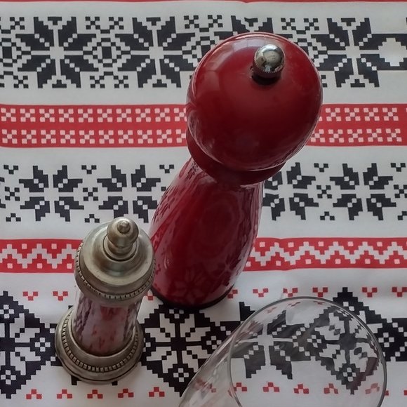 2nd. 1 Beautiful vintage red ceramic dinner plate (12 plates total). Like new! - Picture 11 of 13